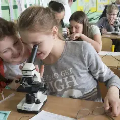 Czy nauczyciel biologii może uczyć przyrody? Odkryj wymagania i zmiany