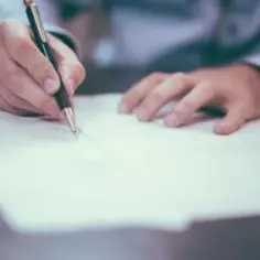Angielski po studiach jaki poziom? Sprawdź, co musisz wiedzieć