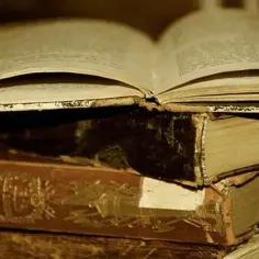 Praca po studiach historycznych: jakie zawody i zarobki czekają?