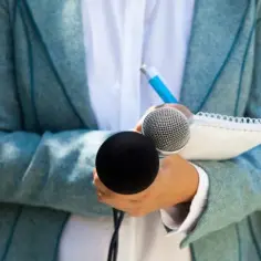 Co po studiach dziennikarskich? Odkryj możliwości kariery i sukcesu
