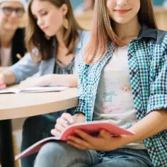 Czy rozszerzona biologia jest trudna? Odkryj prawdziwe wyzwania