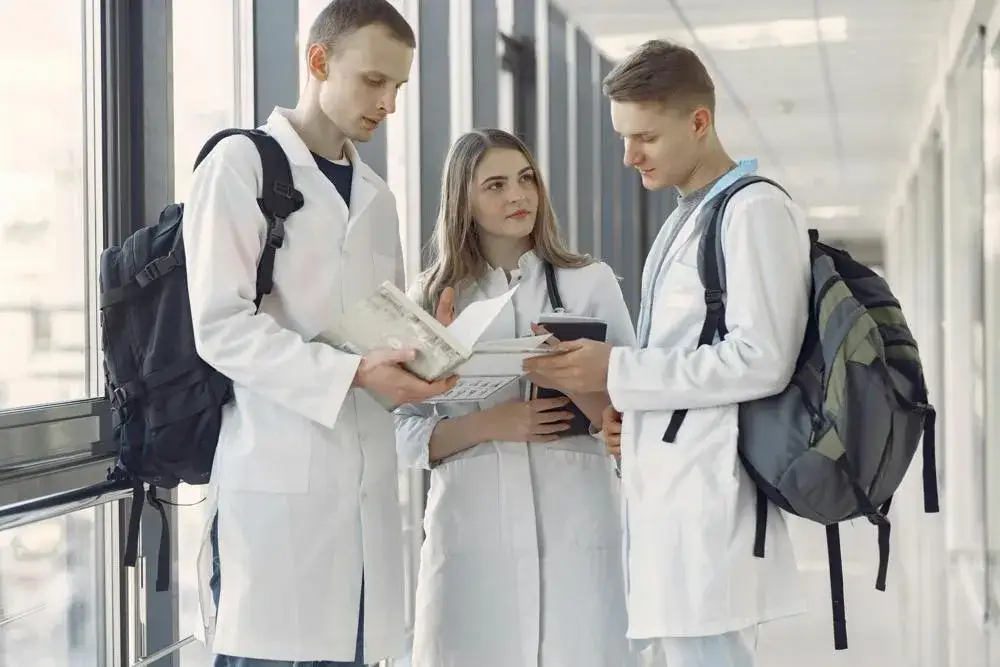 Zdjęcie Jak zostać lekarzem po studiach? Kluczowe kroki i wymagania